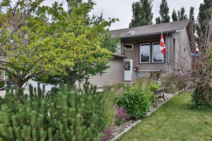 Property Photo:  19 Firelight Way W  AB T1J 4W1 