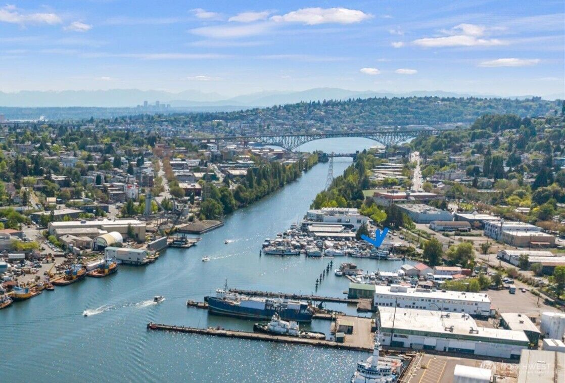 Property Photo:  624 W Ewing Street  WA 98119 