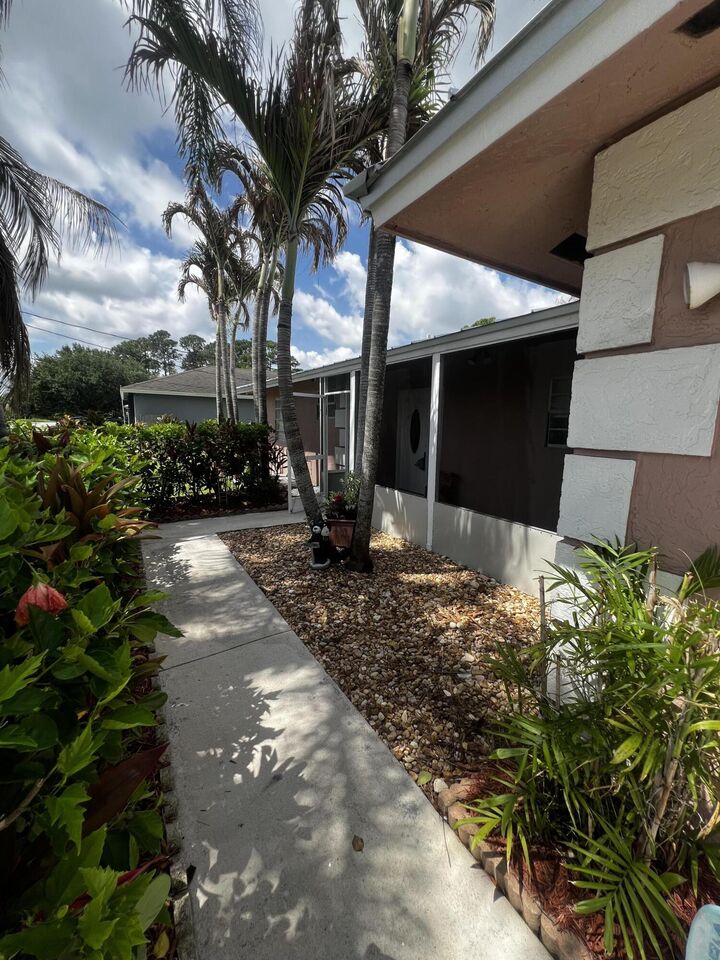 Property Photo: 173 SE Fallon Drive FL 34983