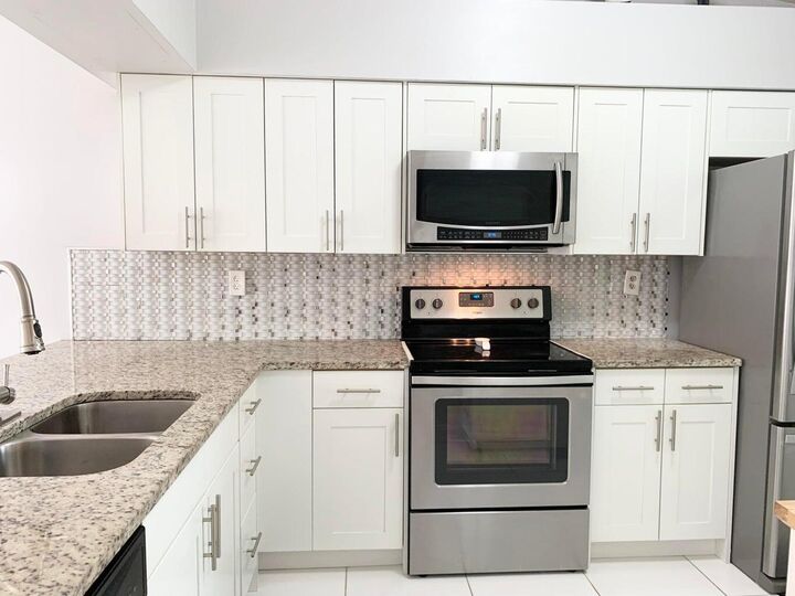 Property Photo: 1801 Sabal Ridge Court E FL 33418