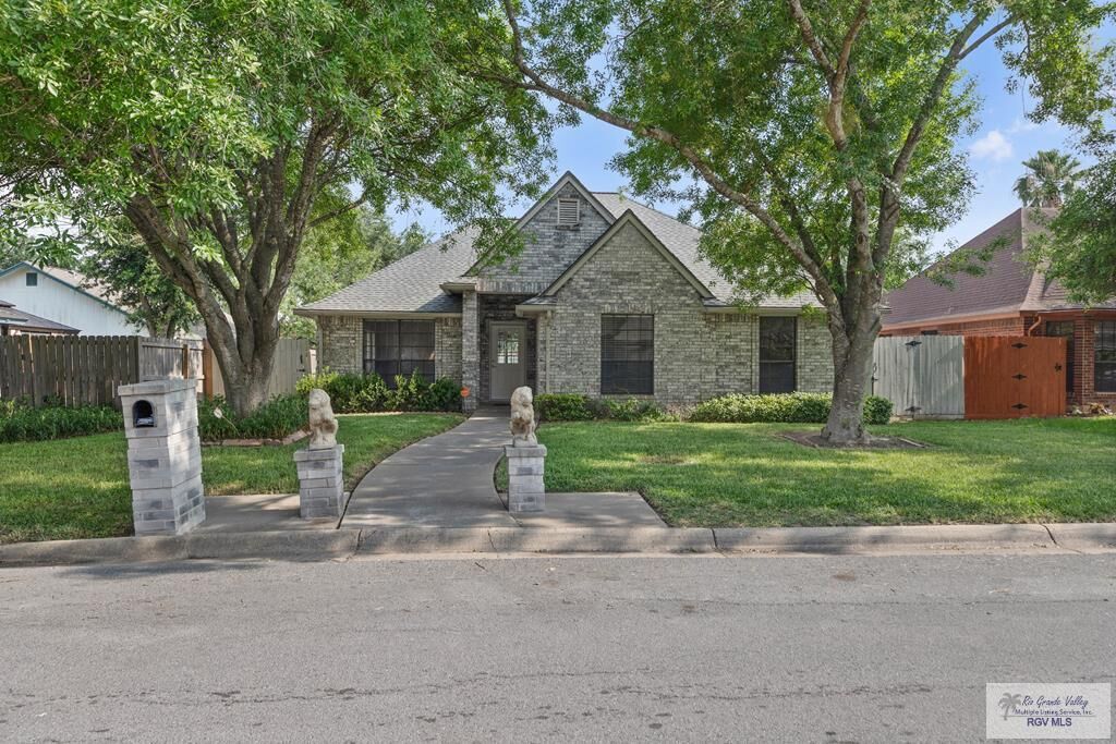 Property Photo:  822 E Williamson Ave  TX 78550 