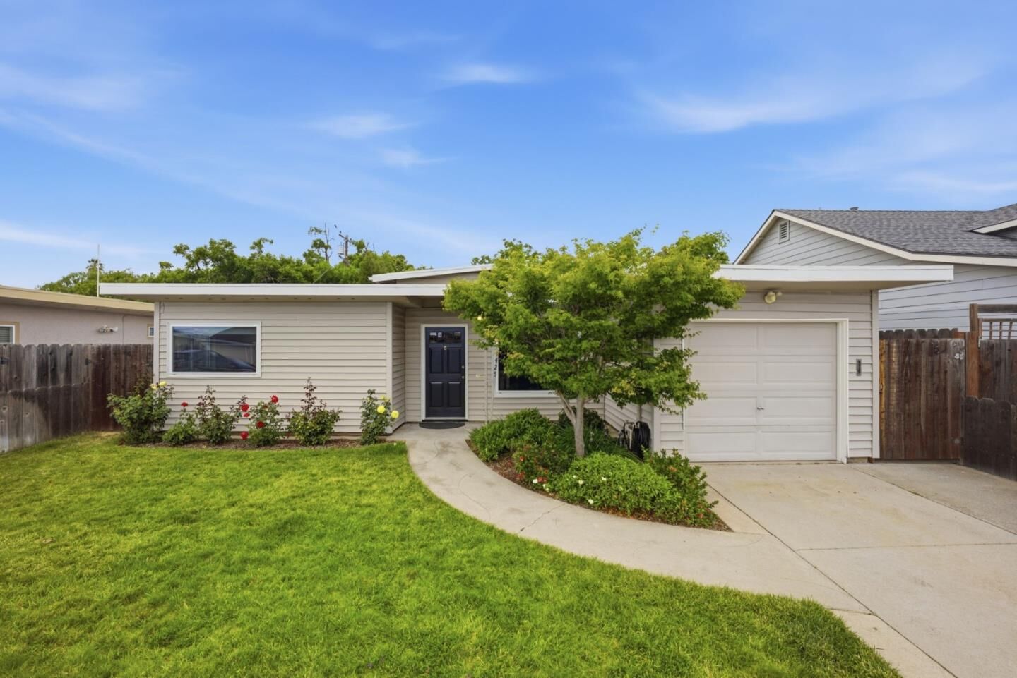 Property Photo:  1425 Royal Avenue  CA 94401 