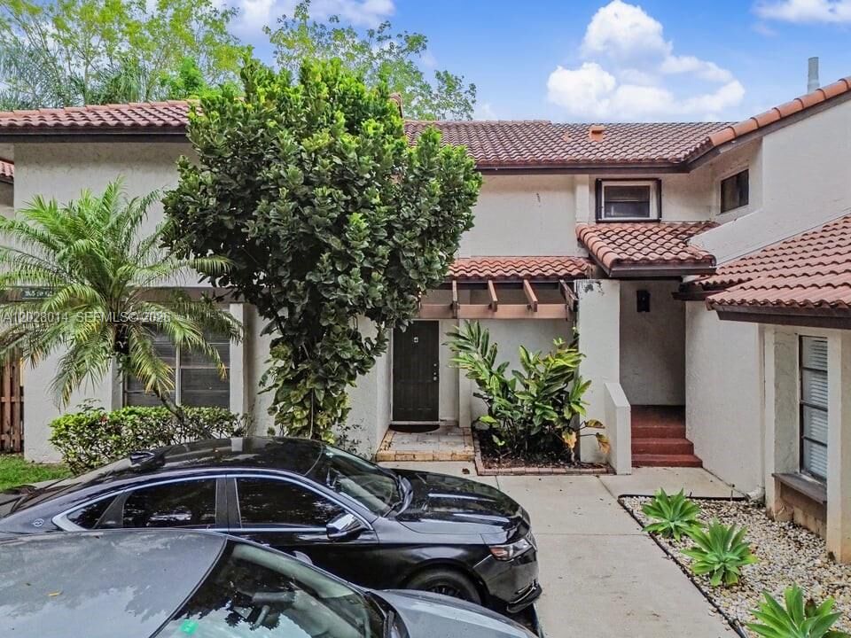 Property Photo:  