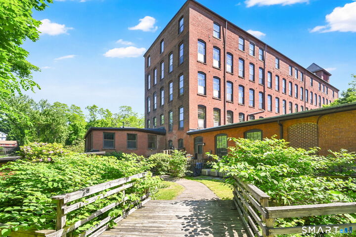 Property Photo: 16 Vernon Avenue 50 CT 06066