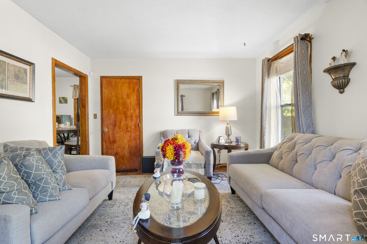 Property Photo:  11 Elliott Place  CT 06114 