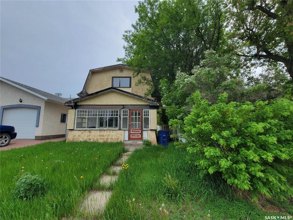 Property Photo:  223 2nd Avenue E  SK S0K 4L0 