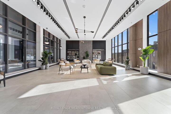 Property Photo: 15 Glebe Street E 1304 ON N1S 0C3