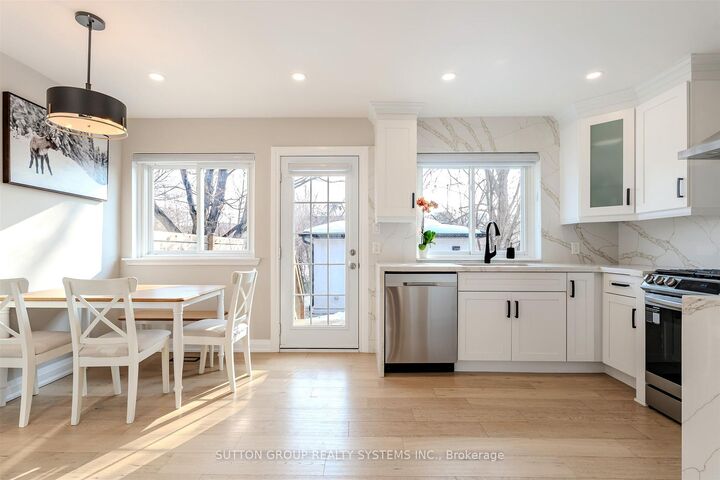 Property Photo: 2280 Wiseman Court ON L5J 1P2