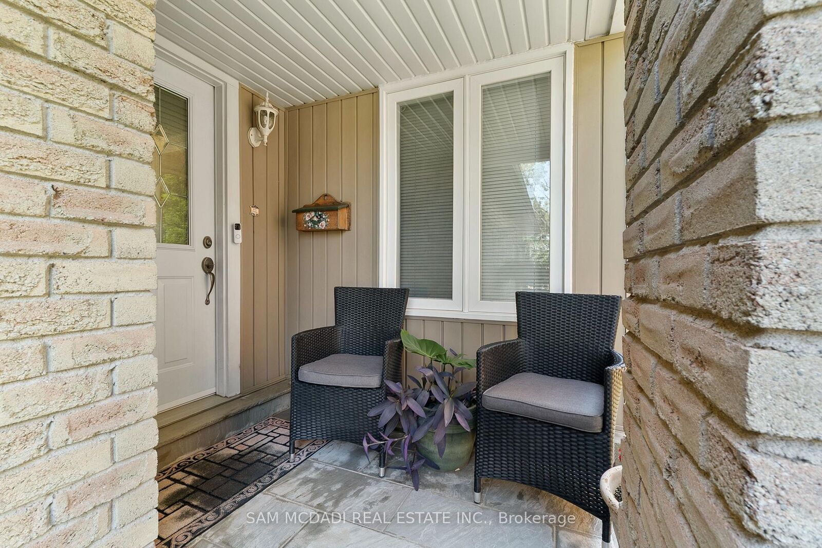 Property Photo: 4260 Shelby Crescent ON L4W 3N5