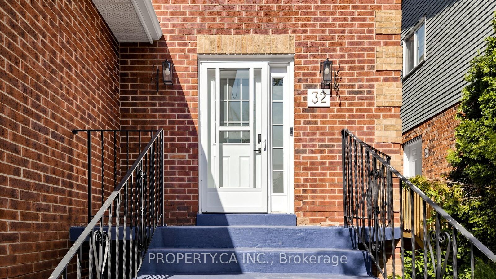 Property Photo:  32 Hodgins Avenue  ON L4P 3T3 