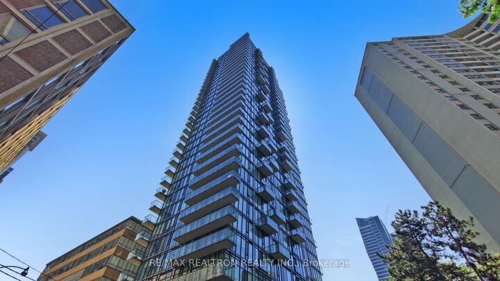 Property Photo: 75 St Nicholas Street 3208 ON M4Y 0A5