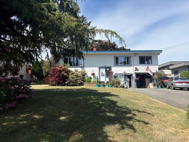 Property Photo: 2535 Holyrood Dr BC V9S 4L1
