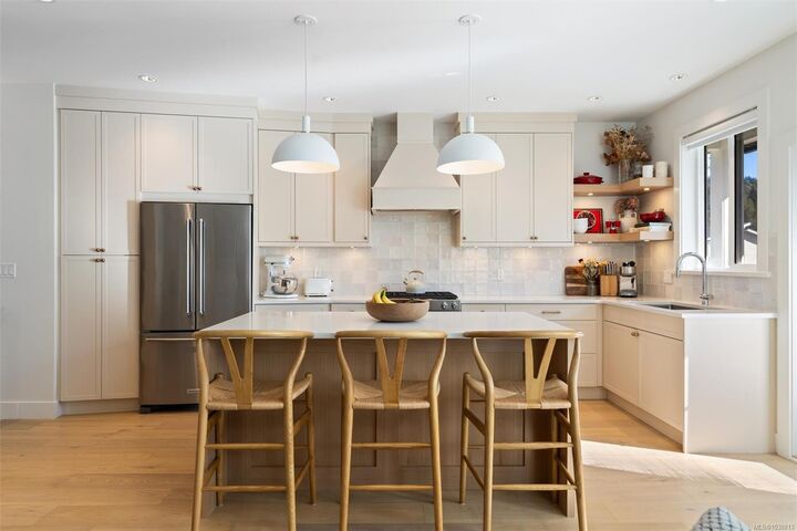 Property Photo: 973 Isabell Ave BC V9C 2N2