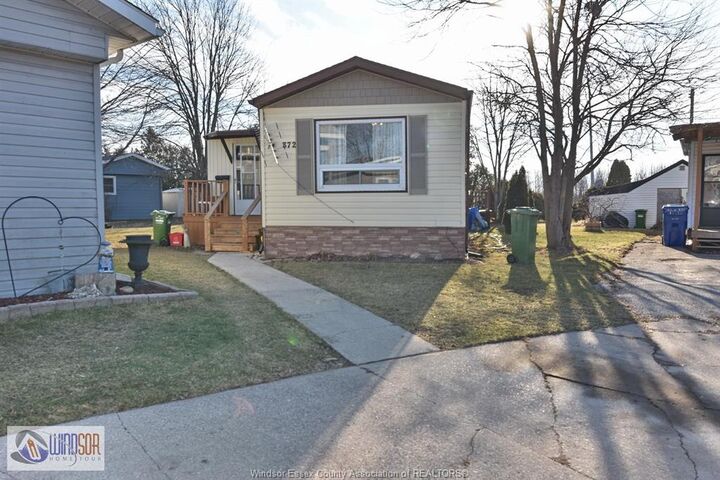 327 Regent Court — photo 1