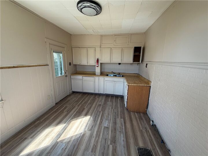 Property Photo:  501 8th St  PA 15022 