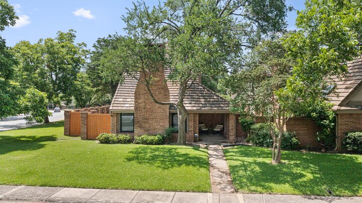 Property Photo:  11310 Spicewood Club Drive 19  TX 78750 