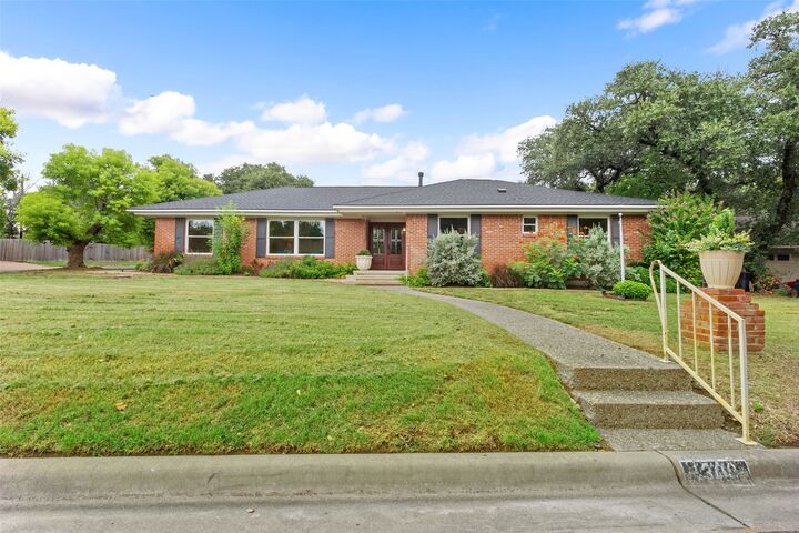 Property Photo: 1308 Cardinal Hill Circle TX 78758