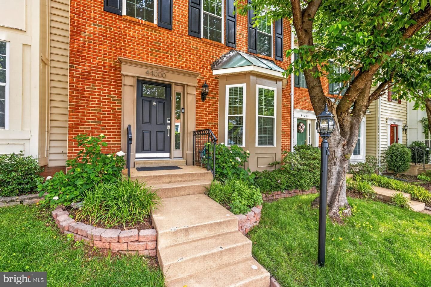 Property Photo: 44000 Kings Arms Square VA 20147