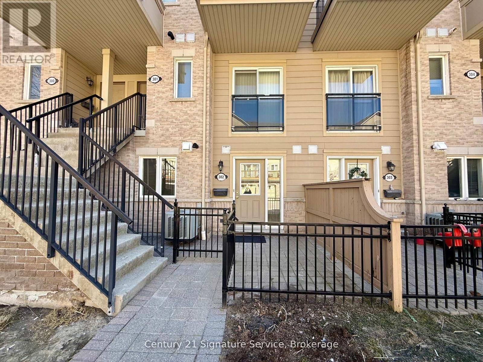 Property Photo:  4975 Southampton Drive 302  ON L5M 8E5 