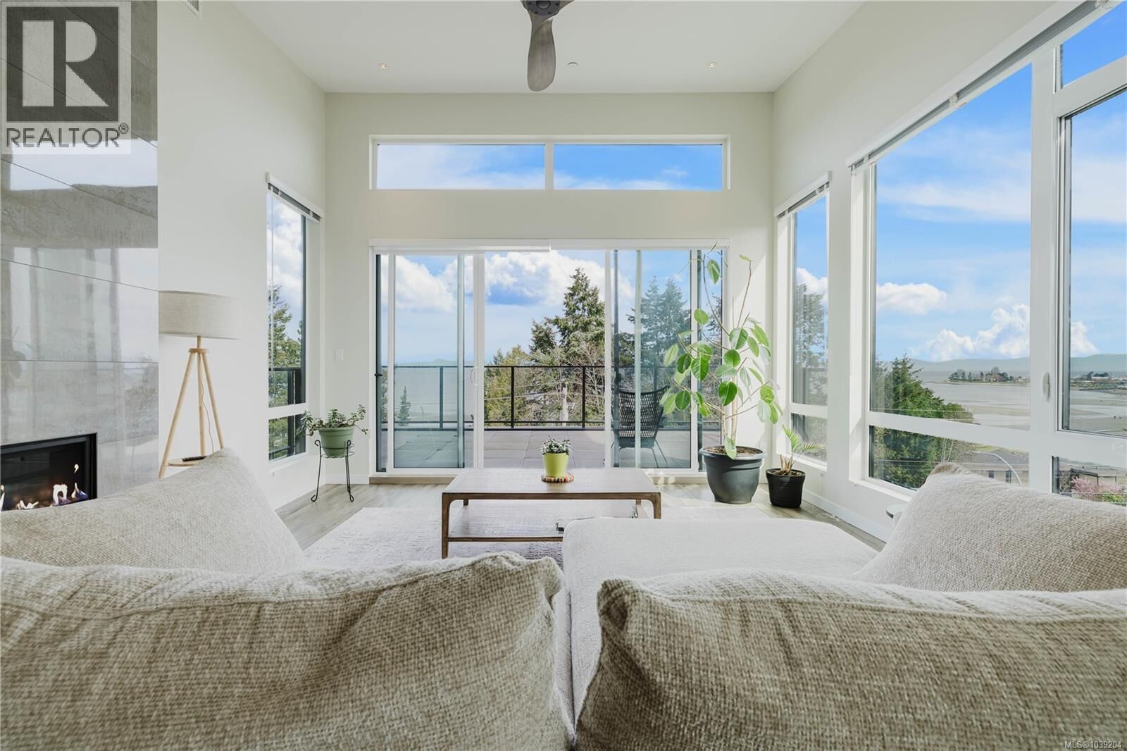 Property Photo:  100 Lombardy Street 402  BC V9P 0G4 