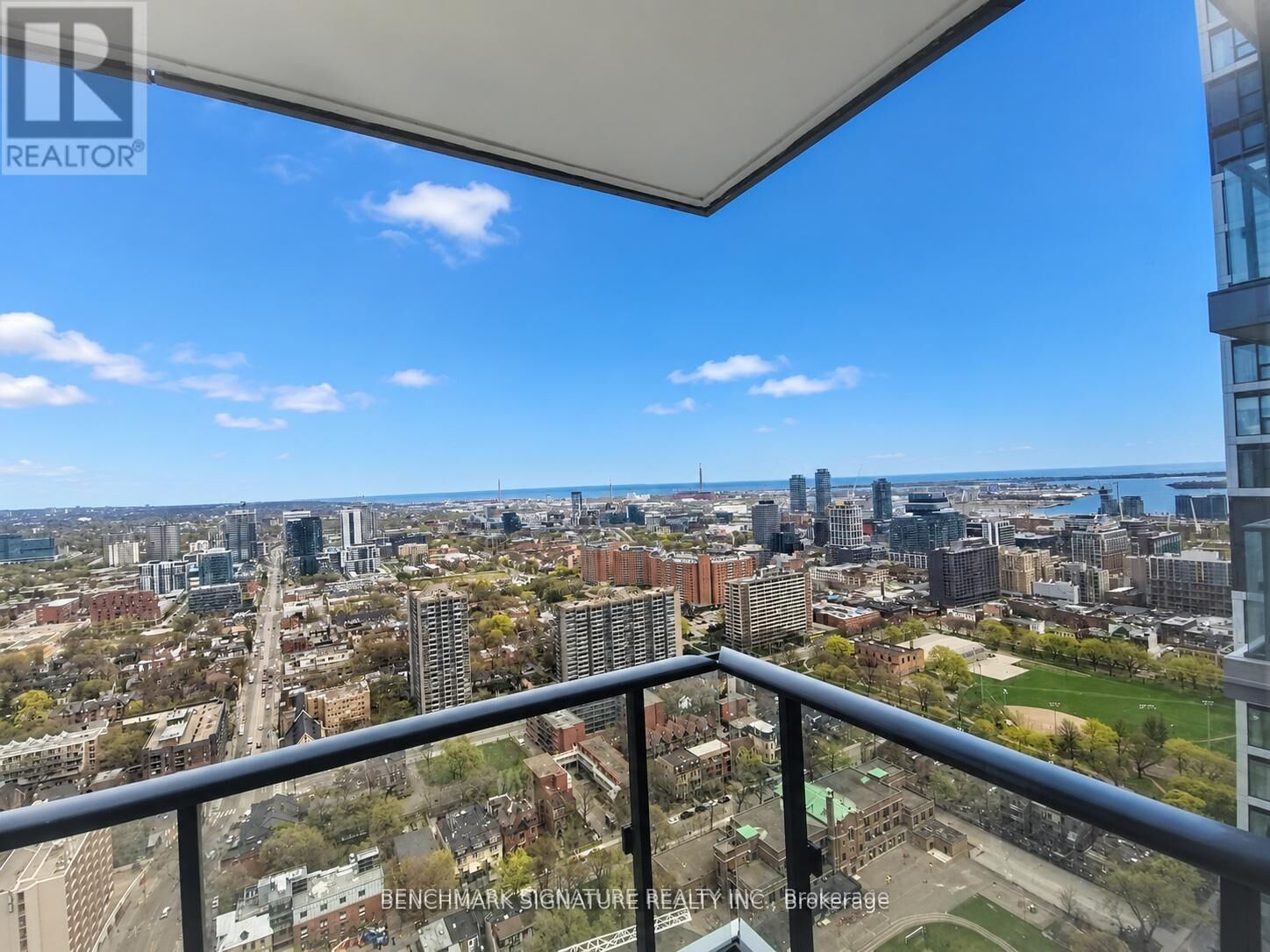 Property Photo:  251 Jarvis Street 4015  ON M5B 0C3 