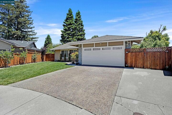 Property Photo:  8 Bath Ct  CA 94583 