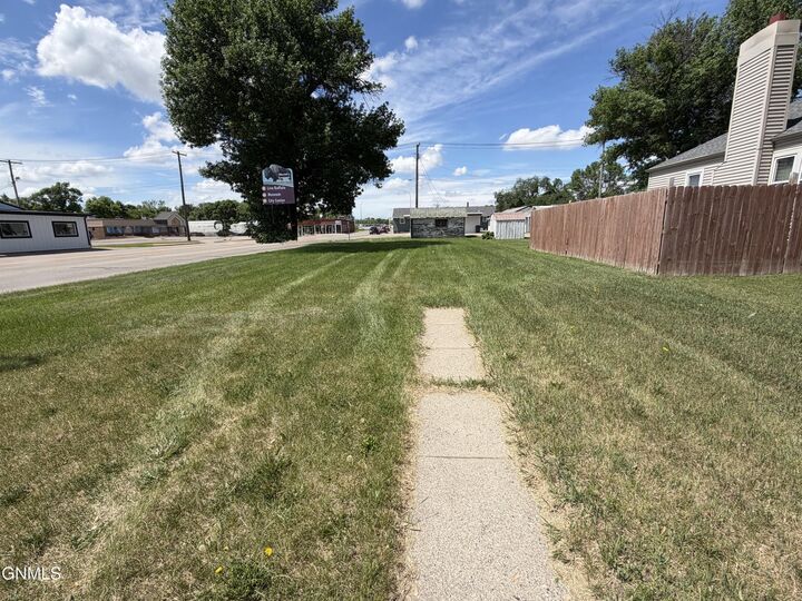 Property Photo: 924 3rd Avenue SE ND 58401
