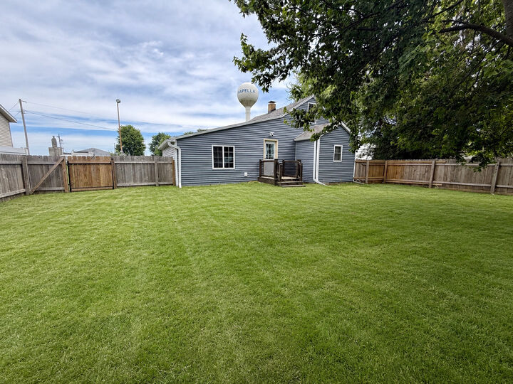 Property Photo:  611 N Chestnut Street  IL 61777 