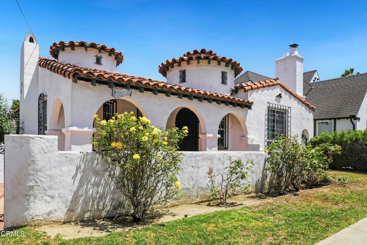 Property Photo:  1544 Angelus Avenue  CA 90026 