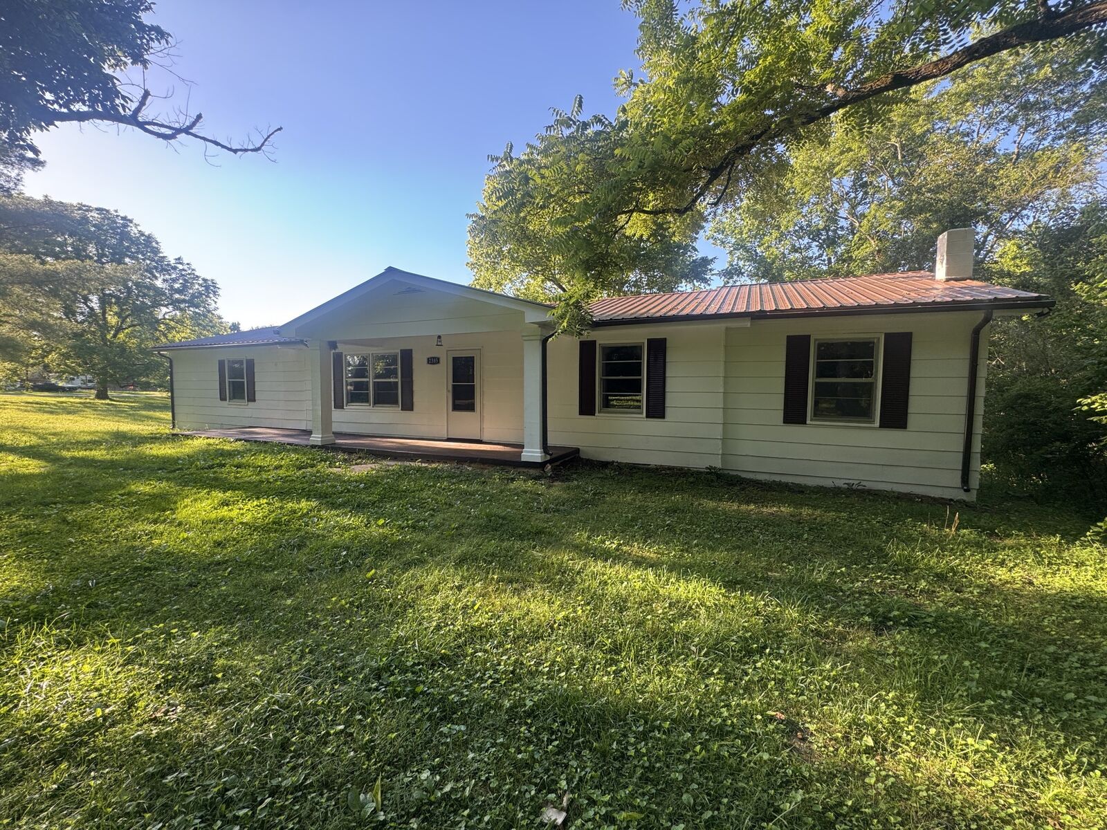 Property Photo:  2385 Midway Rd  TN 37166 