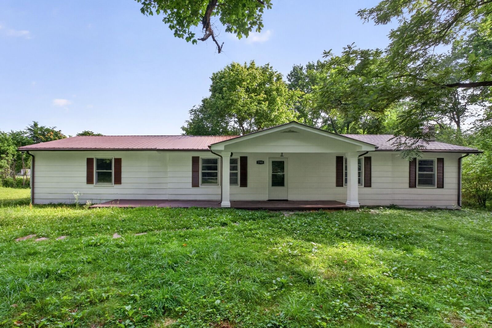 Property Photo: 2385 Midway Rd TN 37166