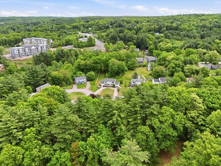 Property Photo:  13 Sunnyside Lane  NH 03038 