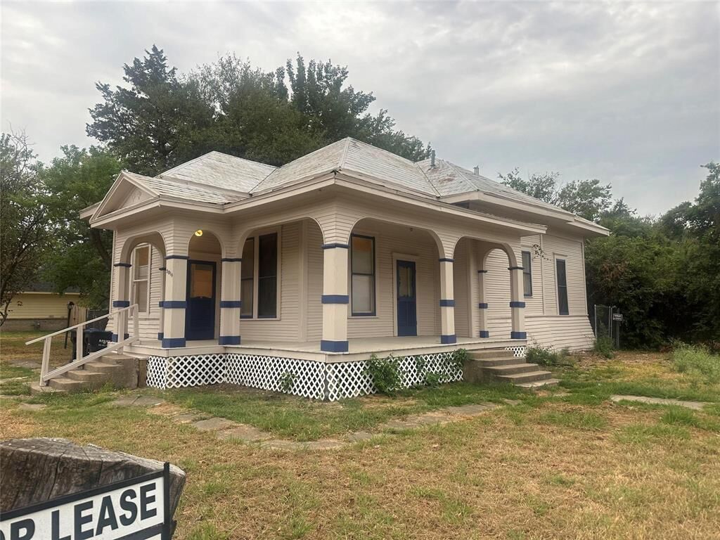 Property Photo: 3819 Henry Street TX 75401
