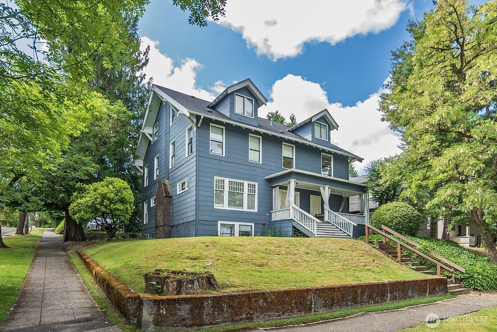 Property Photo: 5201 19th Avenue NE WA 98105