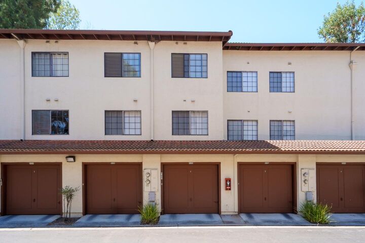 Property Photo:  466 Costa Mesa Terrace D  CA 94085 