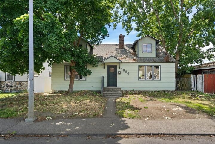 Property Photo: 1024 E Wellesley Ave WA 99207