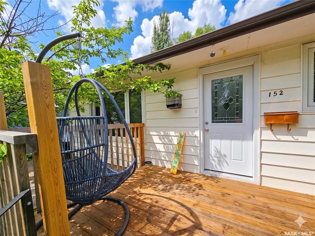 Property Photo: 152 5th Avenue SE SK S9H 3M7