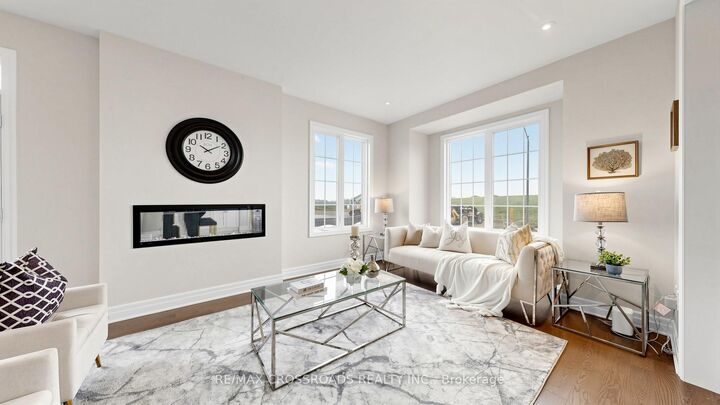 347 Berczy Green Drive — photo 1