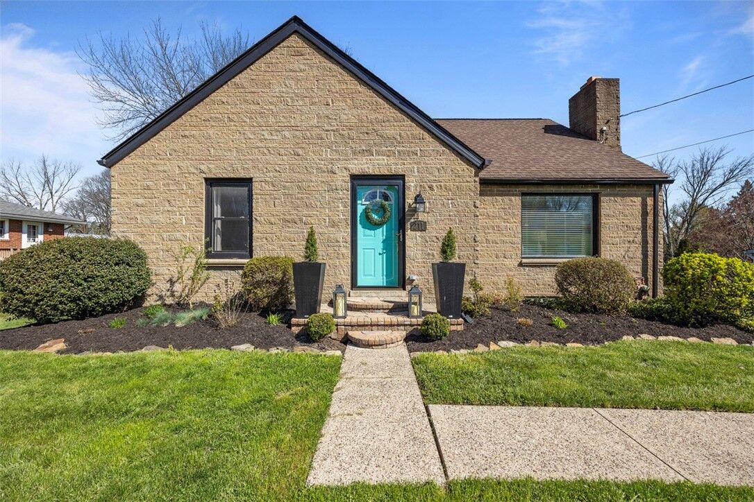 Property Photo:  211 Patton Dr  PA 15108 