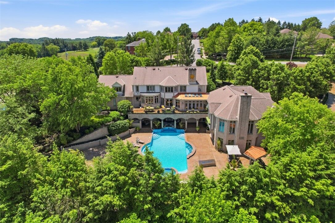 Property Photo:  2500 Country Club Dr  PA 15205 