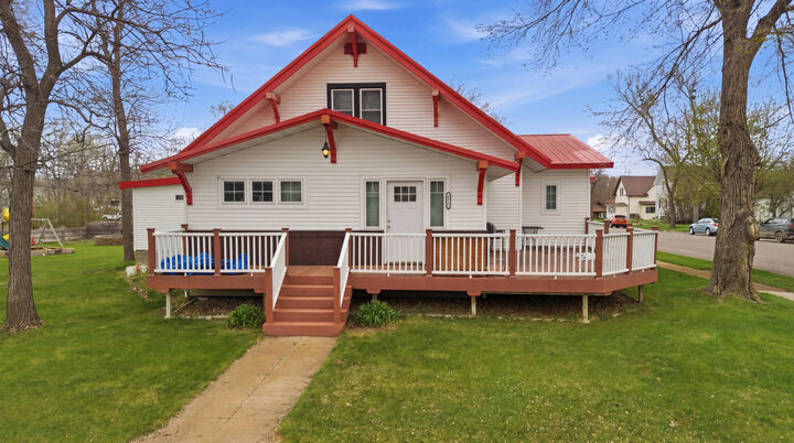 Property Photo:  315 E 4th Avenue  SD 57445 