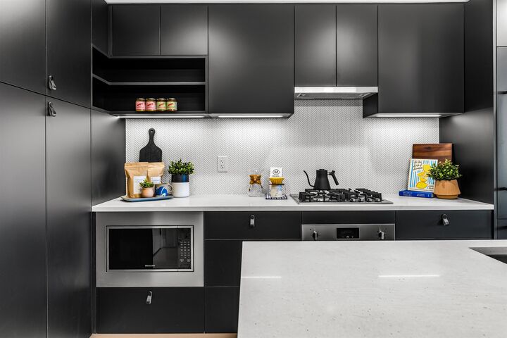 Property Photo:  1680 E 12th Avenue 403  BC V5N 2A3 