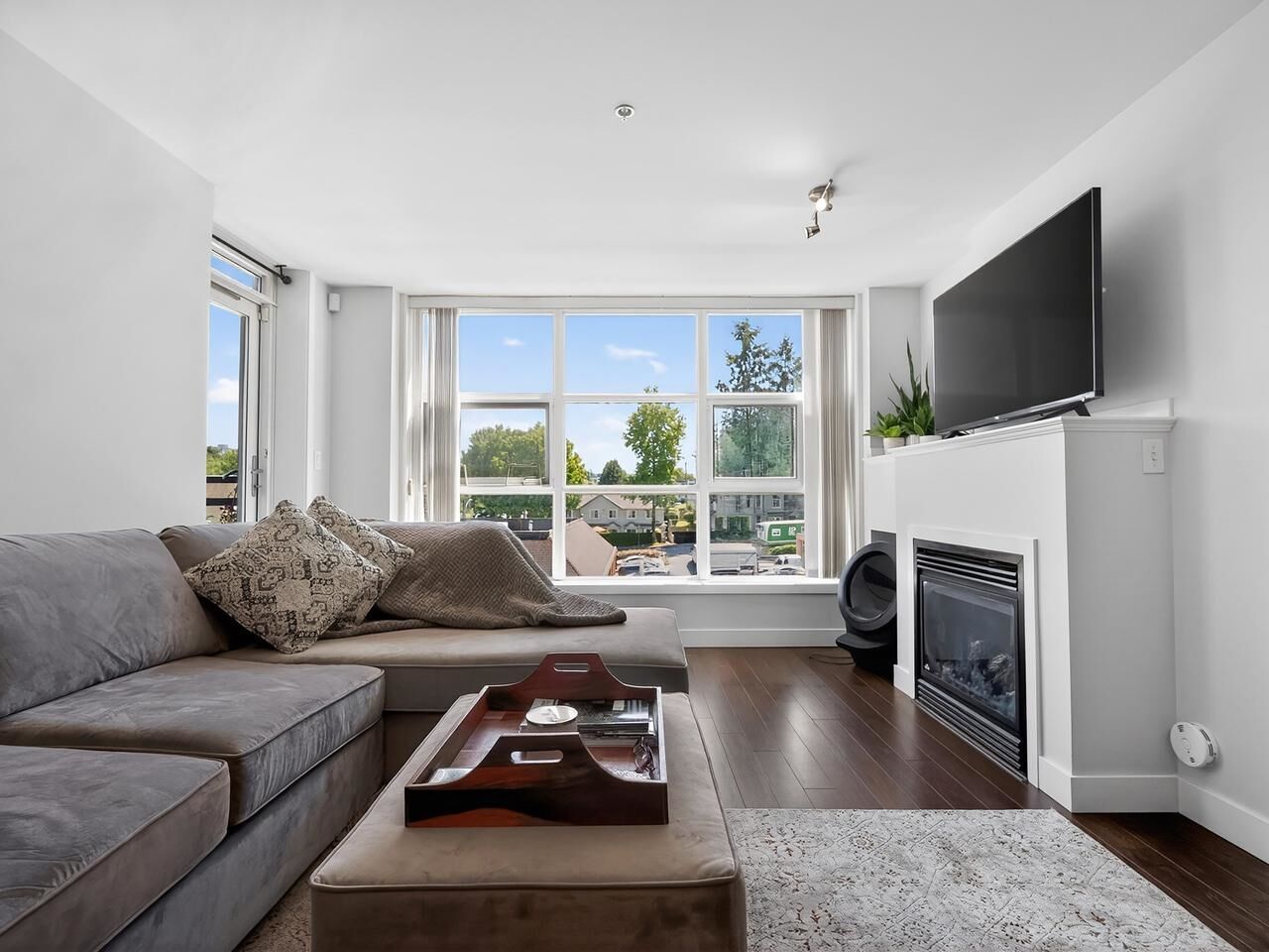 Property Photo:  3255 Smith Avenue 411  BC V5G 0B5 