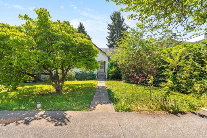 Property Photo: 28 W King Edward Avenue BC V5Y 2H7