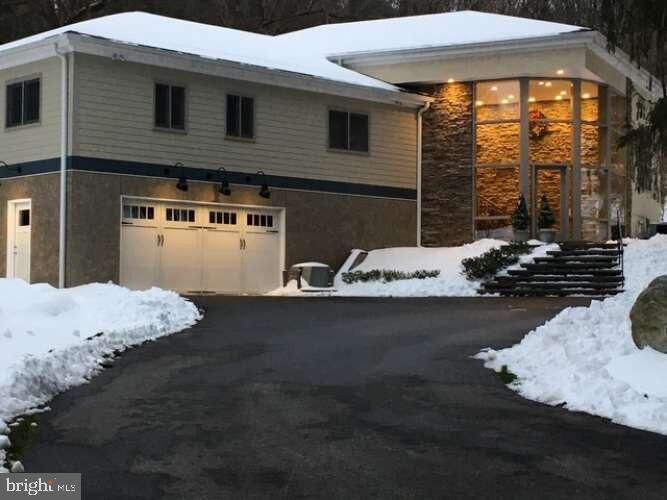 Property Photo:  215 Oakwood Lane  PA 19460 