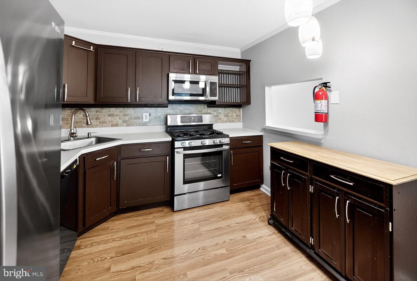 Property Photo:  19 Hemlock Court  NJ 08619 