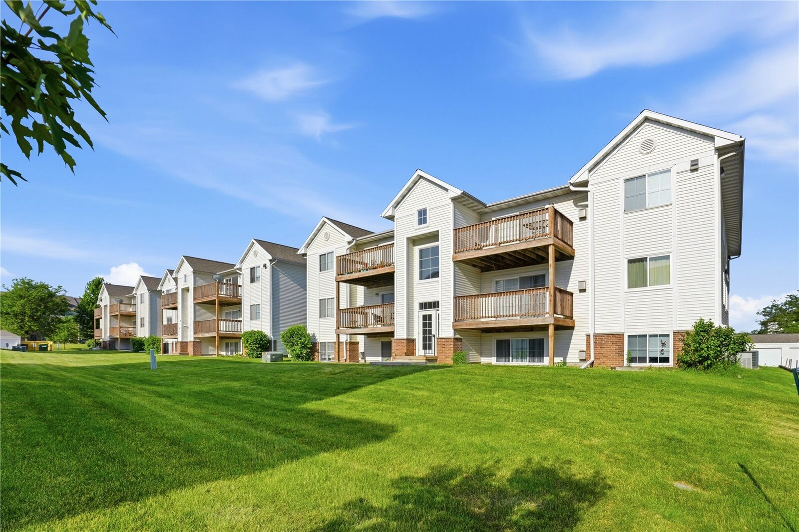 Property Photo:  4611 1st Ave SW 10  IA 52404 
