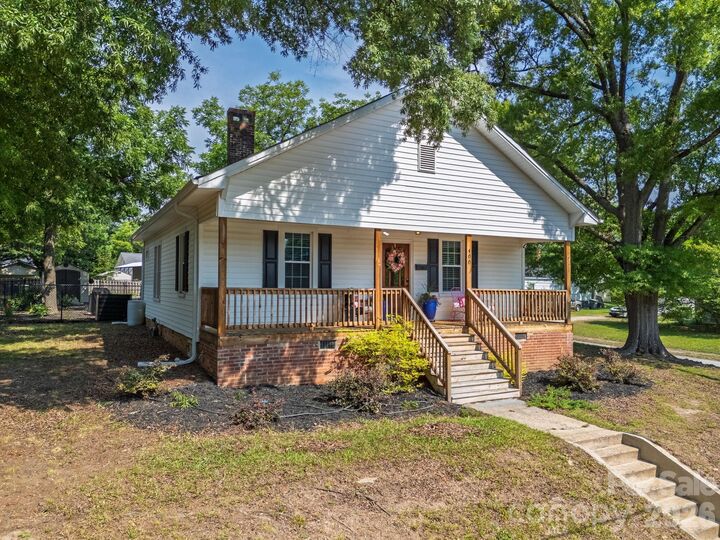 Property Photo:  400 S Rose Avenue  NC 28083 