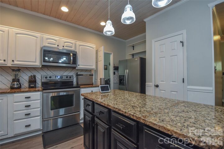 Property Photo: 135 Southhaven Drive NC 28117