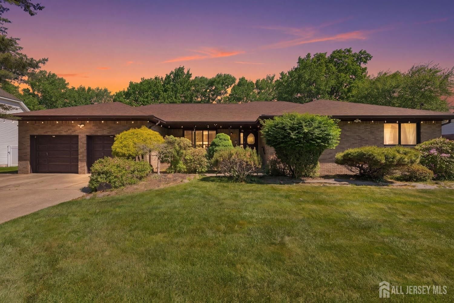 Property Photo:  16 Cutter Avenue  NJ 08820 